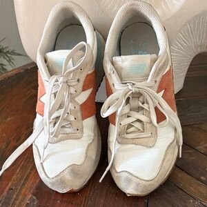 New Balance Cream and Orange Sneakers 237 size 7.5